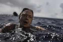Kristoffer Joner på havet i filmen Krigsseileren